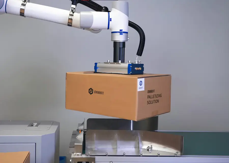 Dobot CR10 cobot picking a carton off a conveyor